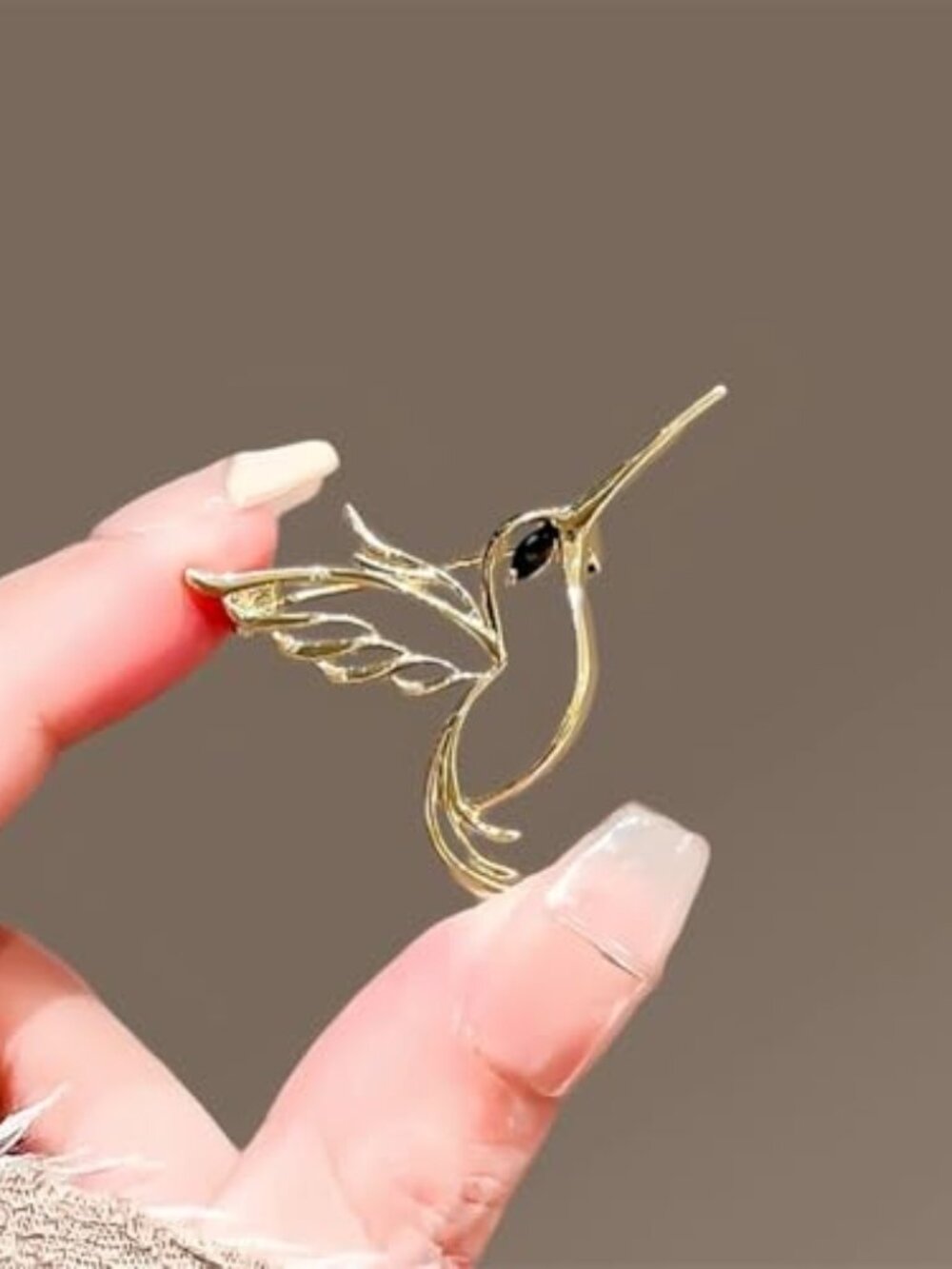 New - Fashionable Rhinestone Hollow Hummingbird Brooch for Women Animal Pin